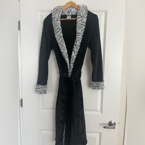 Secret Treasures Sleepwear | Faux Fu Robe | Black/Grey Leopard Print | Size M